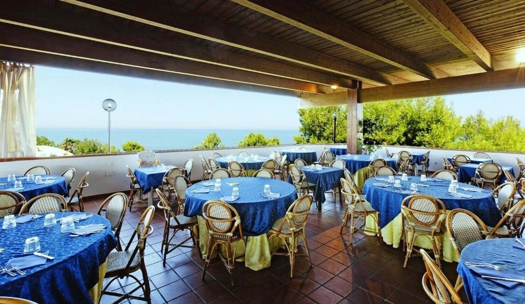 Hotel Villaggio Costa Ripa Rodi Garganico Esterno foto