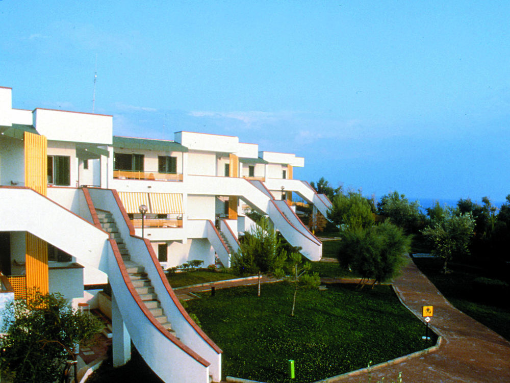 Hotel Villaggio Costa Ripa Rodi Garganico Esterno foto